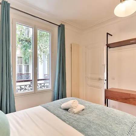 99 - Urban Fabulous 6 Bedrooms